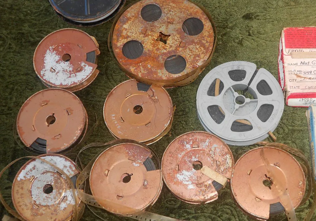 Rostige Metallspulen werden Ihren Film beschädigen.